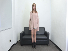 素人娘の全裸図鑑18　今時の女の子12名が恥らいながら脱衣していく様子をじっくり撮影した、変態紳士のためのヘアヌードコレクション　サンプル画像14